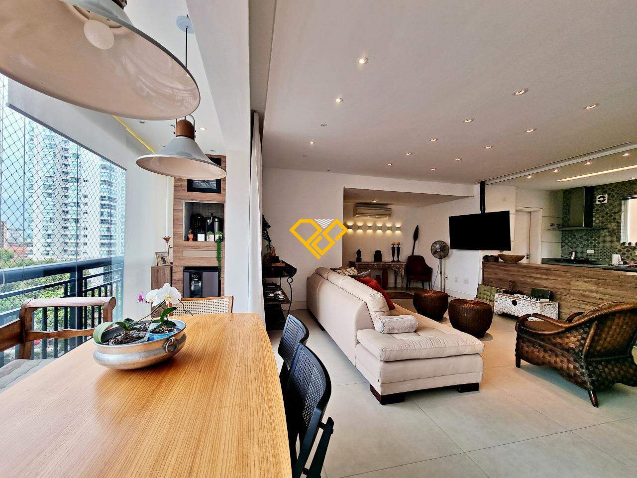 Apartamento à venda no Gonzaga: Varanda e sala