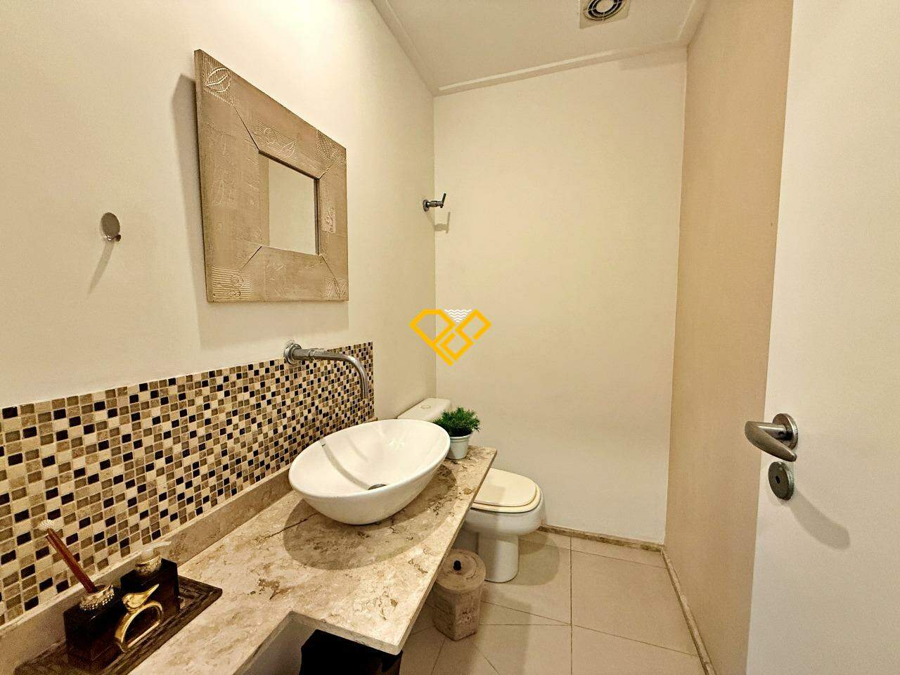 Apartamento à venda no Embaré: Lavabo