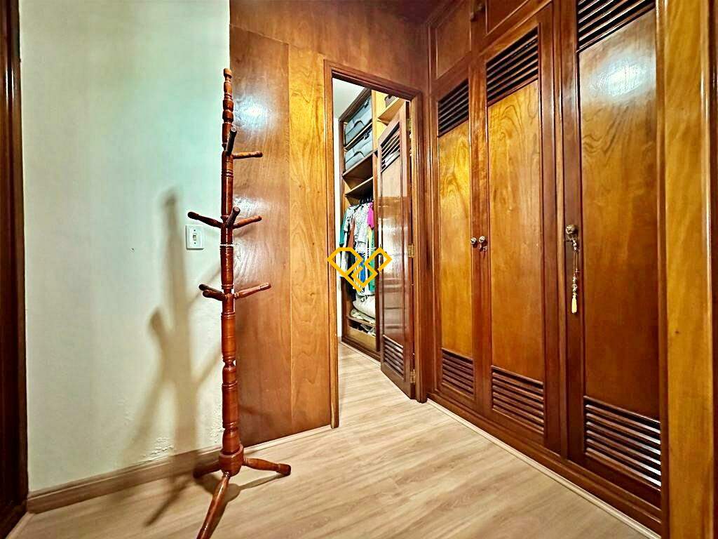 Apartamento à venda no Pompéia: Dormitório 1 - suíte - closet