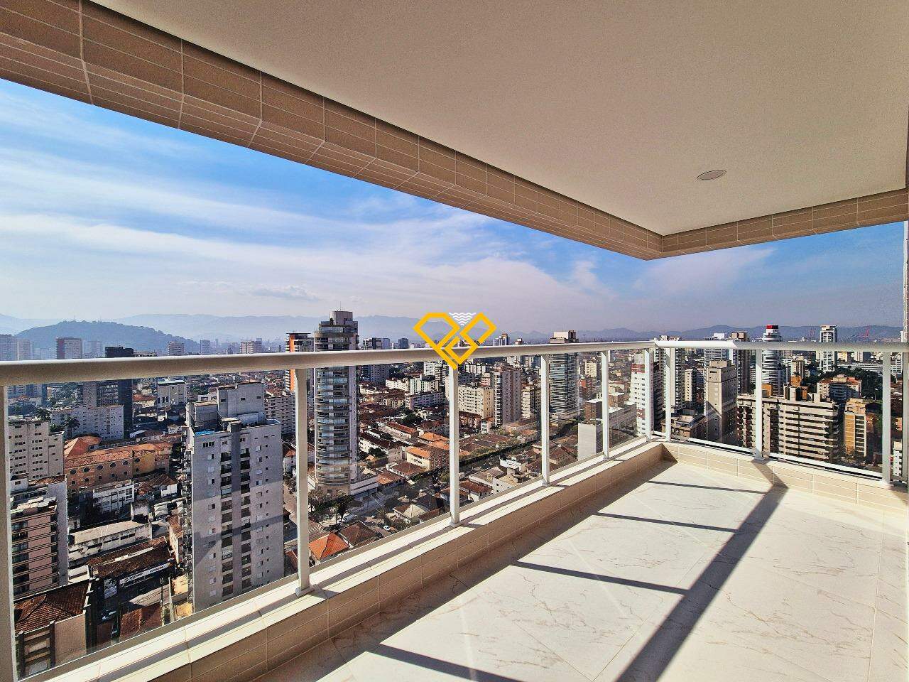 Apartamento à venda no Gonzaga: varanda churrasqueir