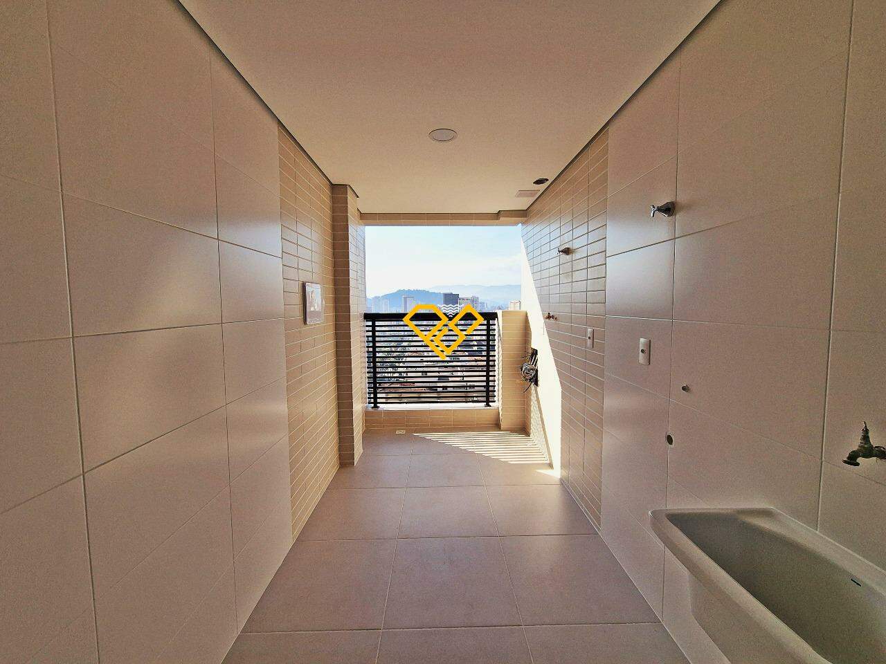Apartamento à venda no Gonzaga: serviço varanda técnica