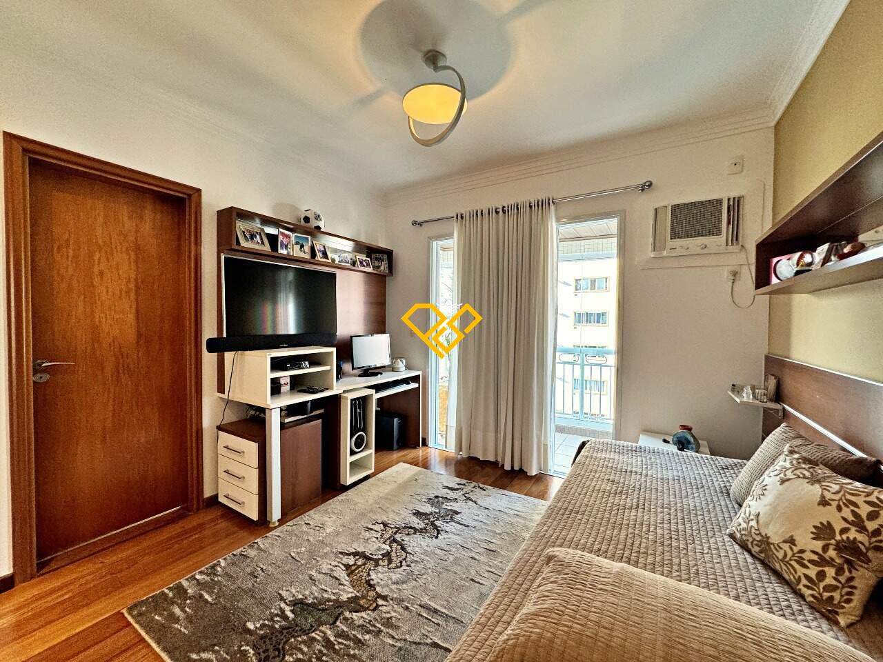 Apartamento à venda no Ponta da Praia: 