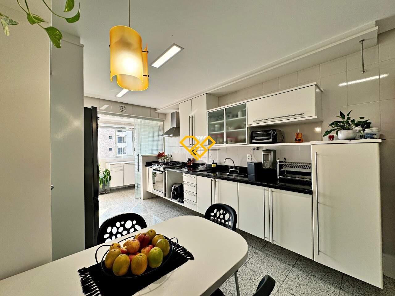 Apartamento à venda no Ponta da Praia: 