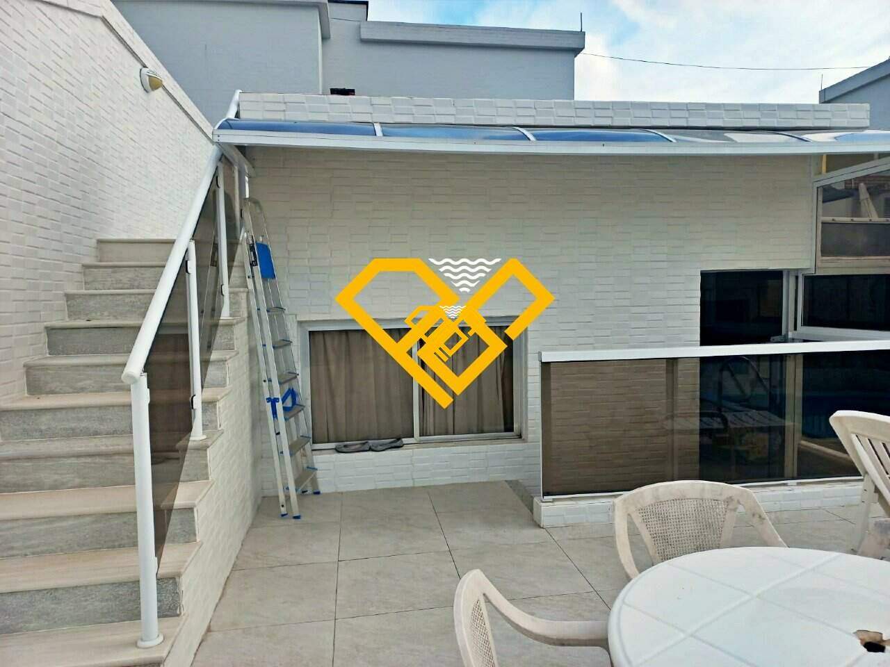 Cobertura à venda no Ponta da Praia: 