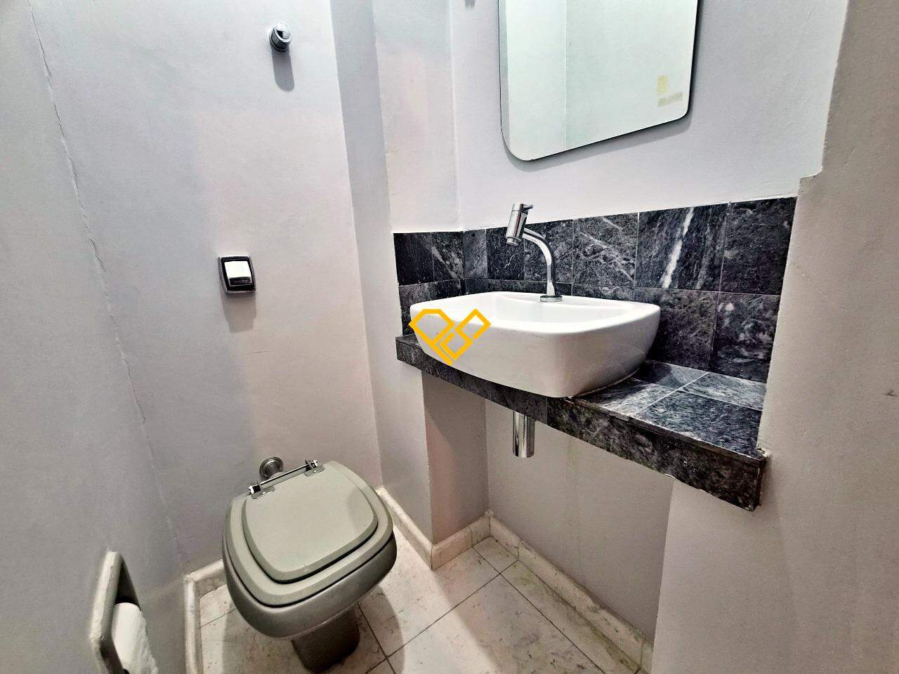 Apartamento à venda no Gonzaga: Lavabo