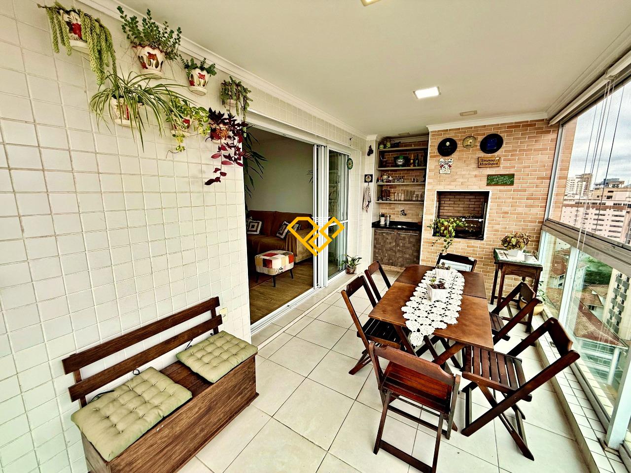 Apartamento à venda no Ponta da Praia: Varanda com churrasqueira