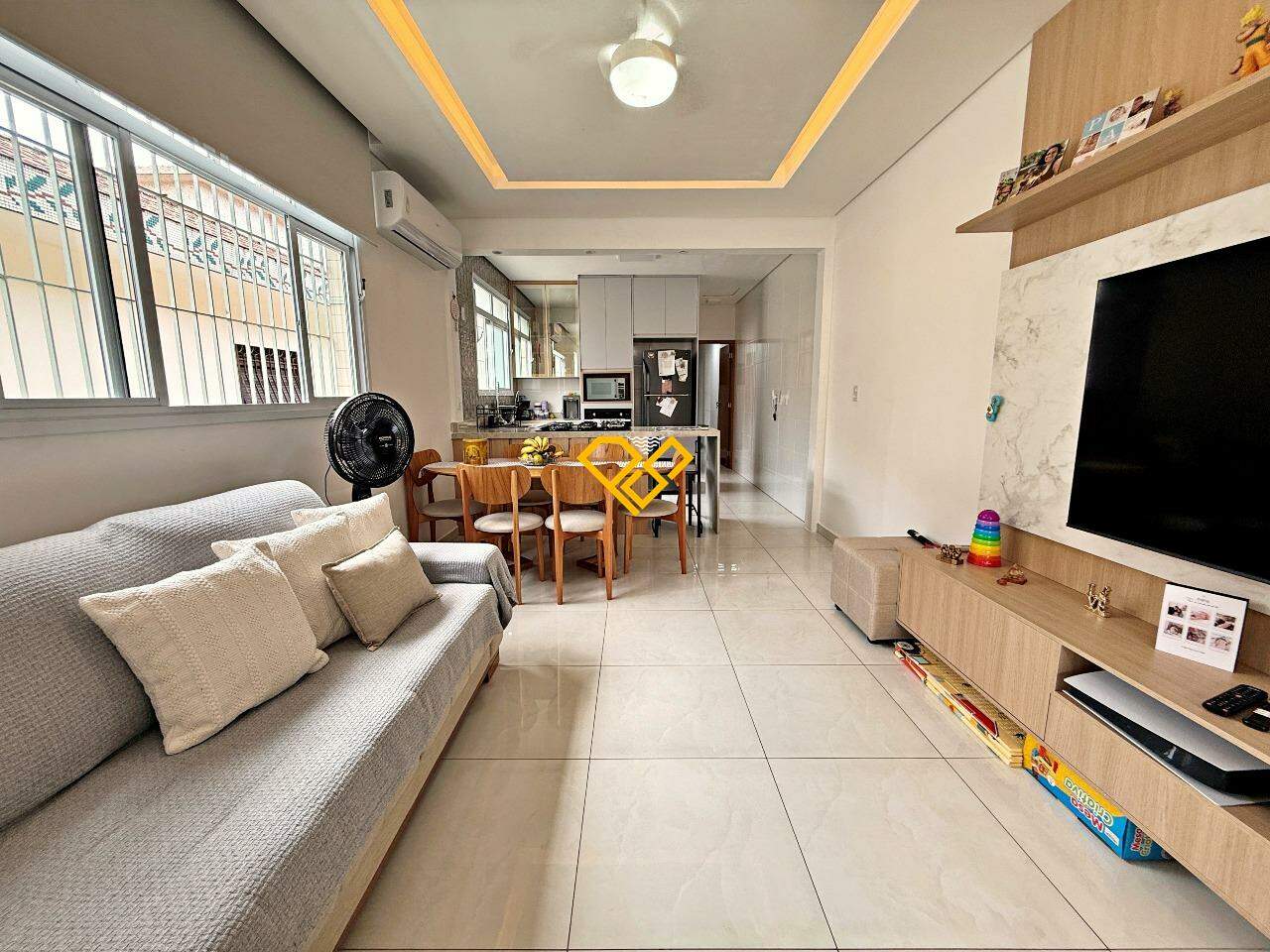 Sobreposta Alta à venda no Embaré: Sala