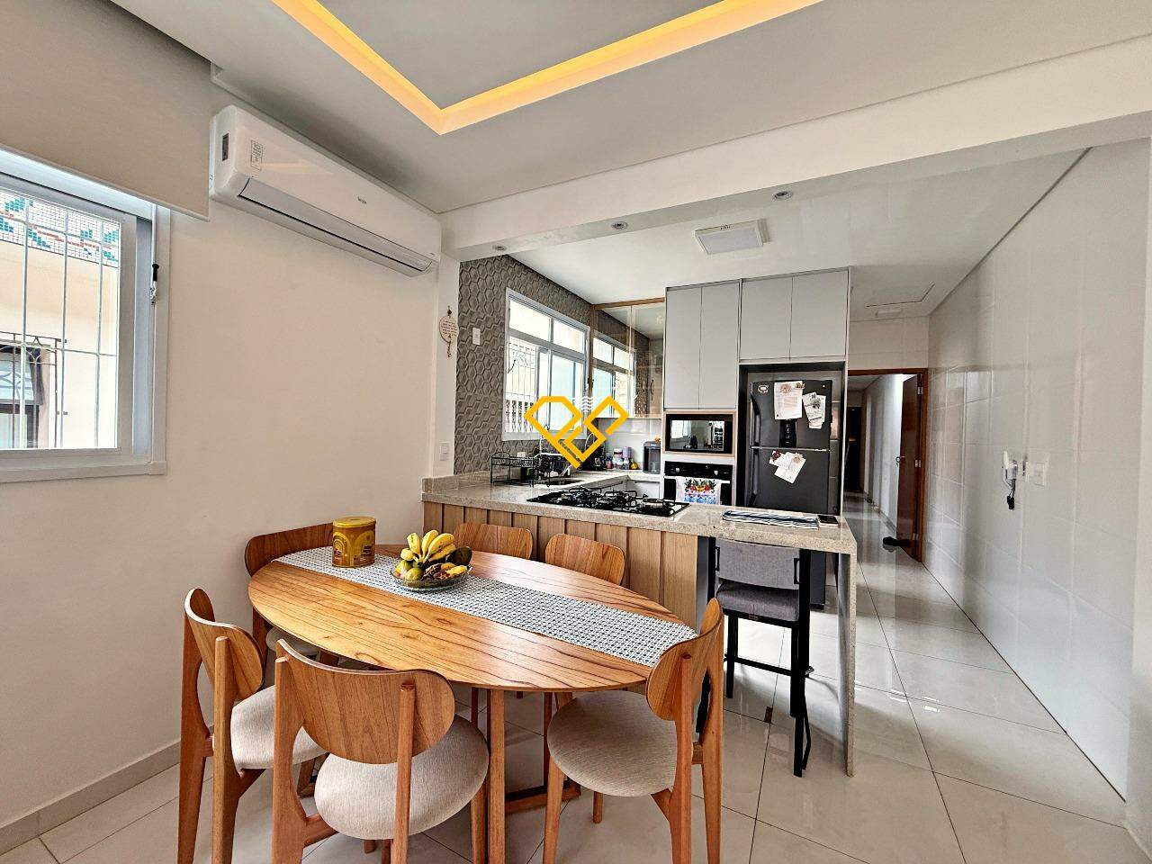 Sobreposta Alta à venda no Embaré: Sala e Cozinha