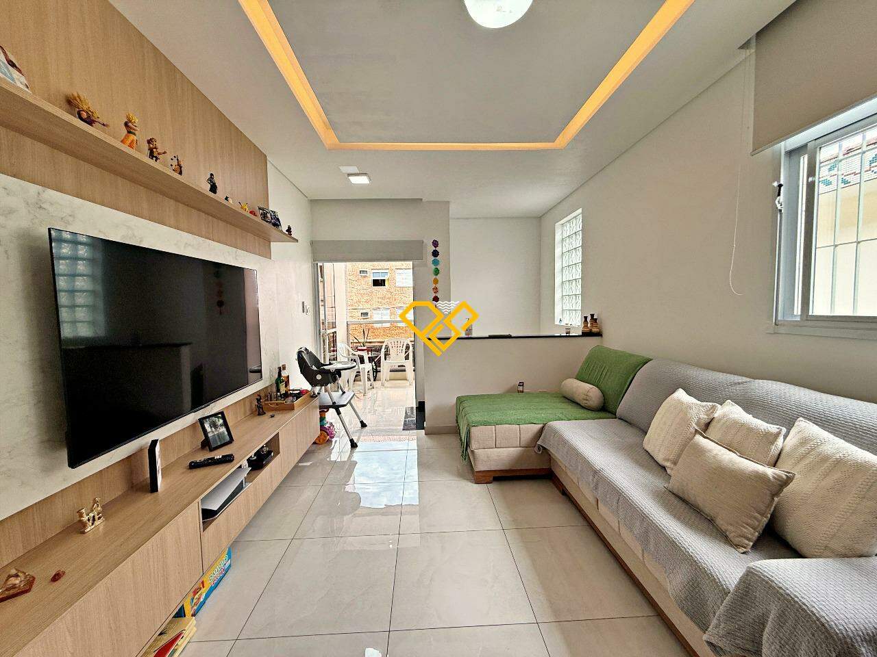 Sobreposta Alta à venda no Embaré: Sala