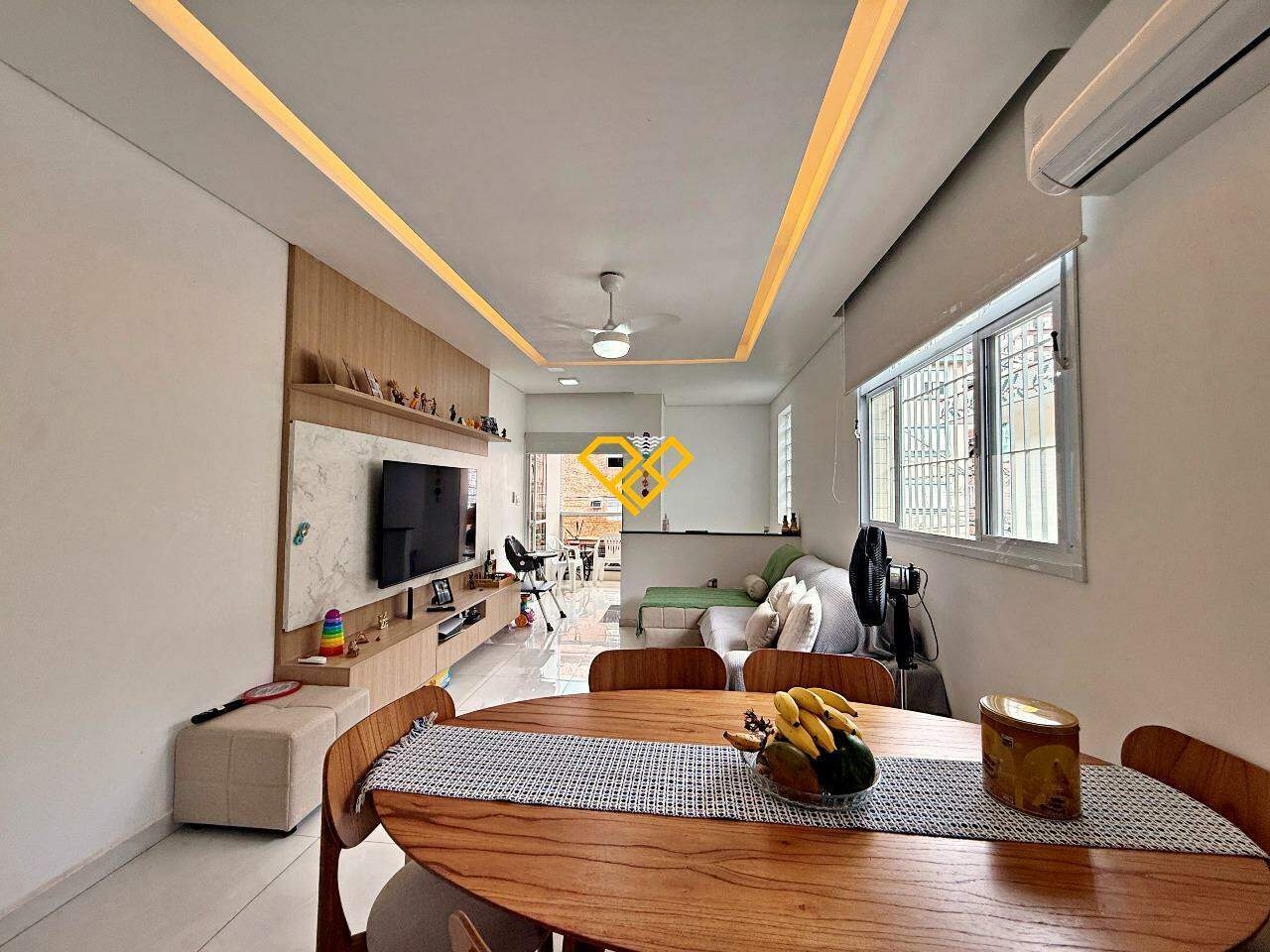 Sobreposta Alta à venda no Embaré: Sala