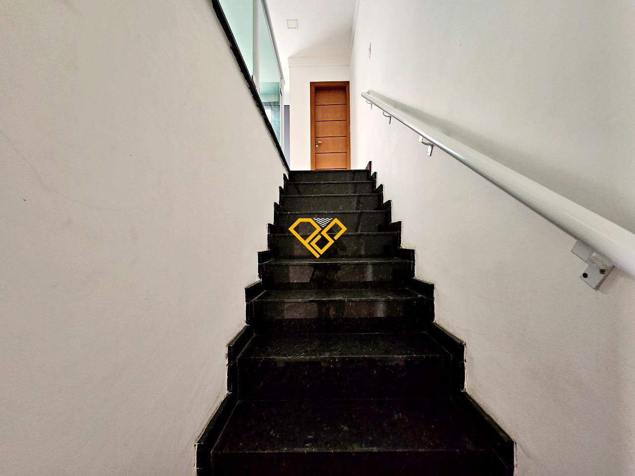 Casa à venda no José Menino: Acesso ao primeiro andar