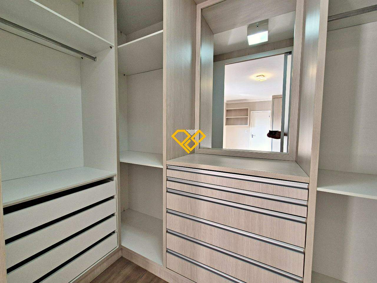 Casa à venda no Marapé: Suíte 1 - closet