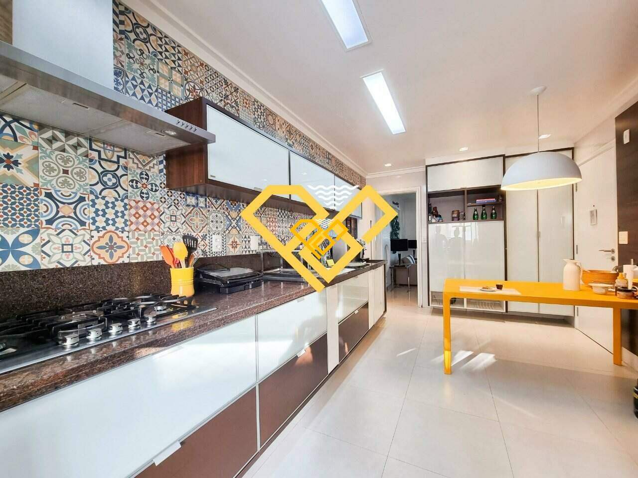 Cobertura à venda no Ponta da Praia: Cozinha