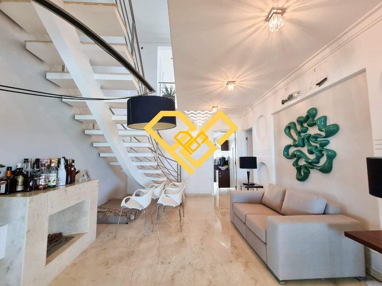Cobertura à venda no Ponta da Praia: Sala