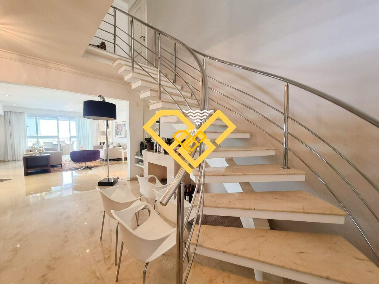 Cobertura à venda no Ponta da Praia: 