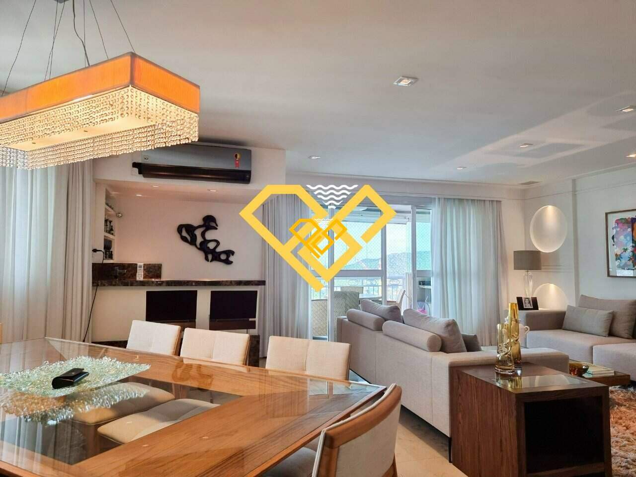 Cobertura à venda no Ponta da Praia: Sala com Sala de Jantar