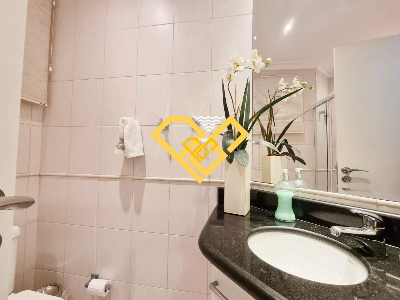 Cobertura à venda no Ponta da Praia: Lavabo