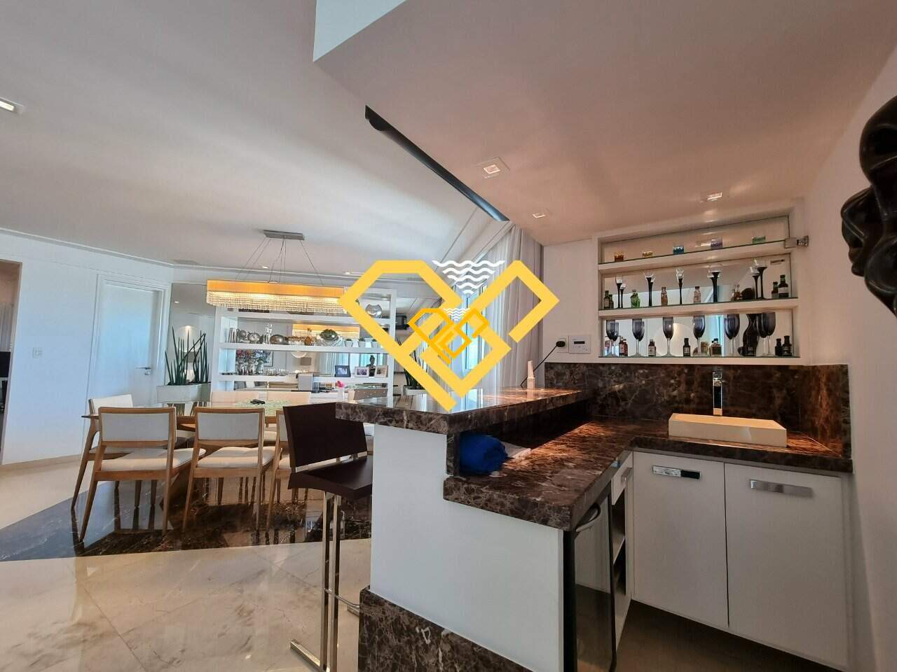 Cobertura à venda no Ponta da Praia: Sala