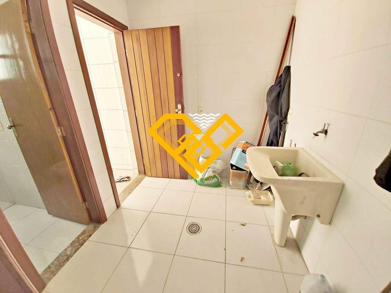 Sobrado à venda no Campo Grande: ÁREA DE SERVIÇO