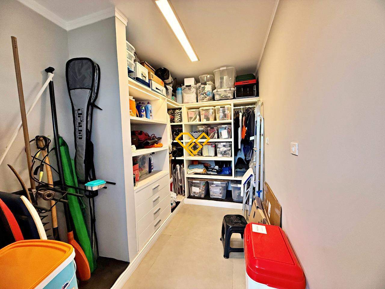 Apartamento à venda no Ponta da Praia: Dependência