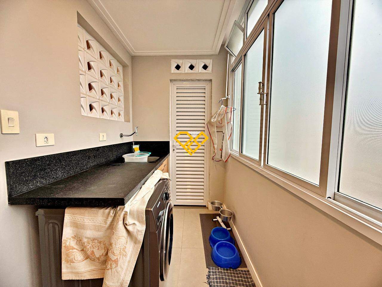 Apartamento à venda no Ponta da Praia: Área de serviço