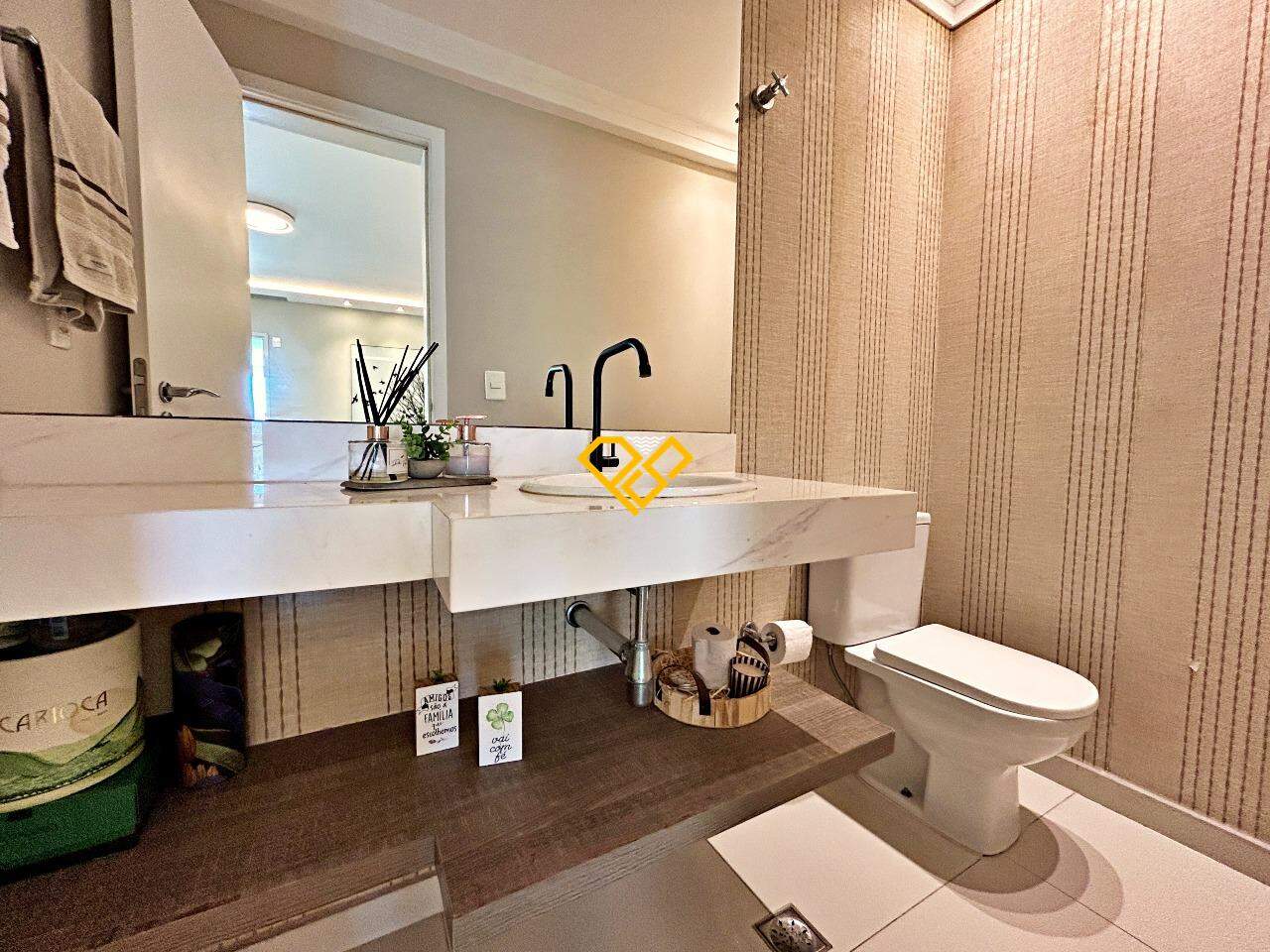 Apartamento à venda no Ponta da Praia: Lavabo