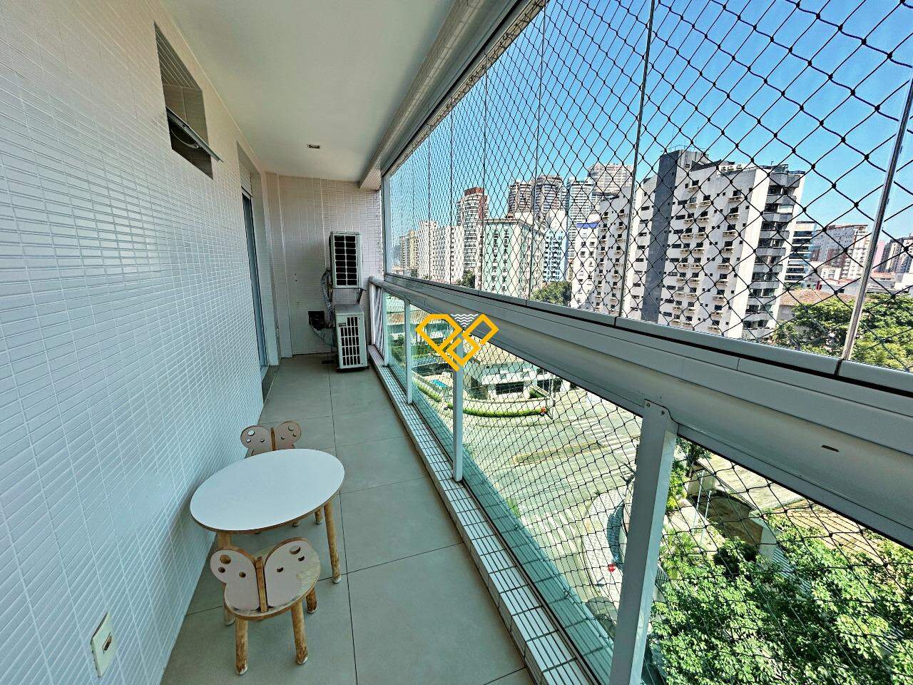 Apartamento à venda no Ponta da Praia: Varanda lateral