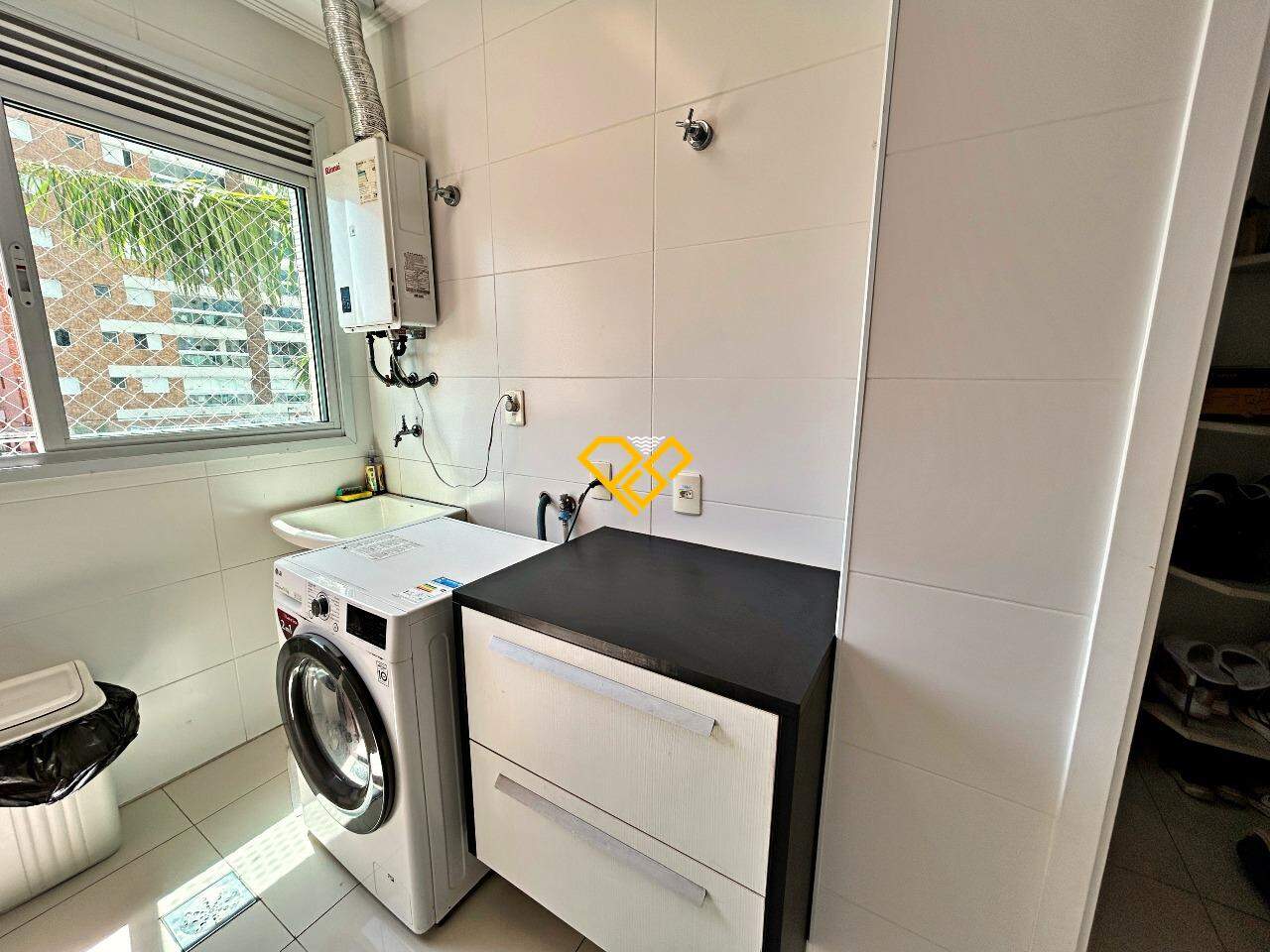Apartamento à venda no Ponta da Praia: Área de serviço