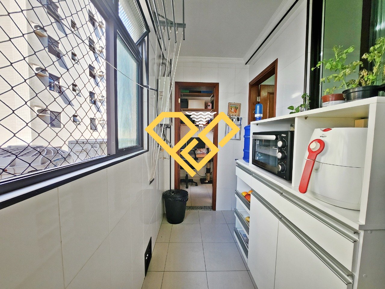 Apartamento à venda no Embaré: ÁREA DE SERVIÇO E DEPENDENCIA COMPLETA