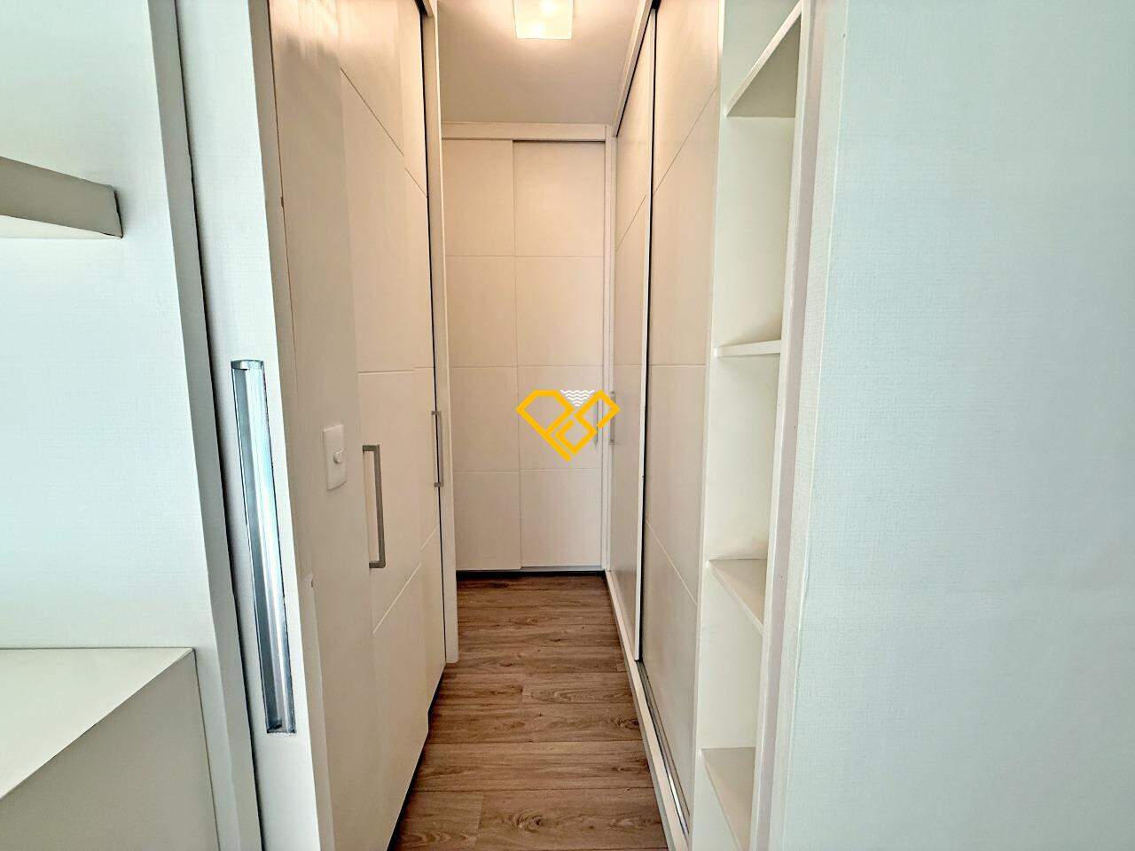 Apartamento à venda no Gonzaga: Suíte 1 - master - closet