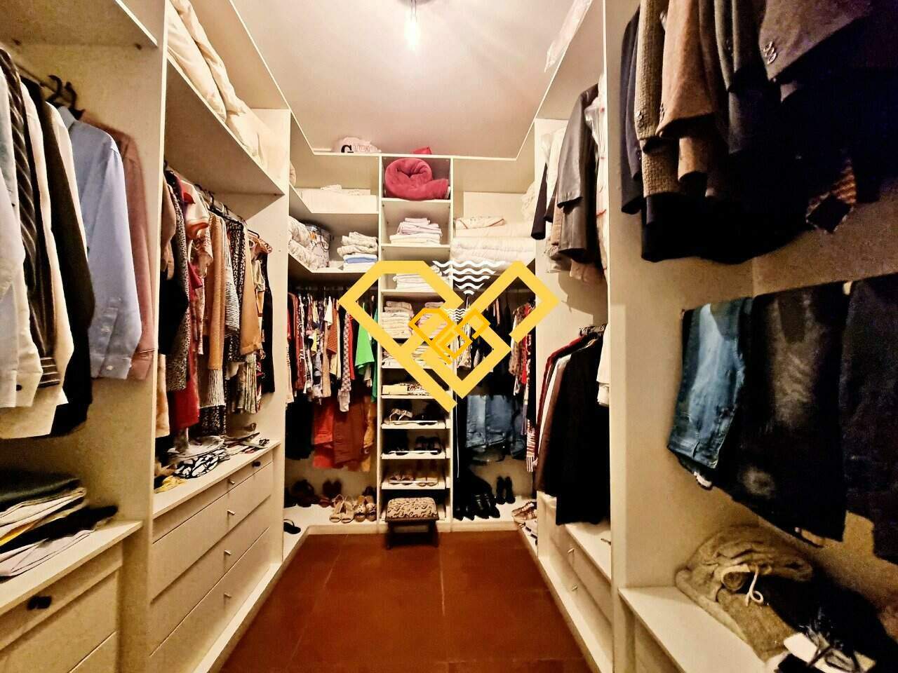 Apartamento à venda no Gonzaga: closet suíte 1