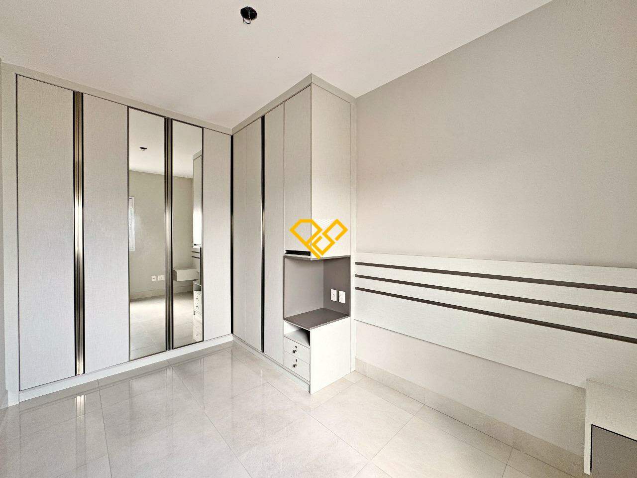 Apartamento à venda no Embaré: Dormitório - suíte