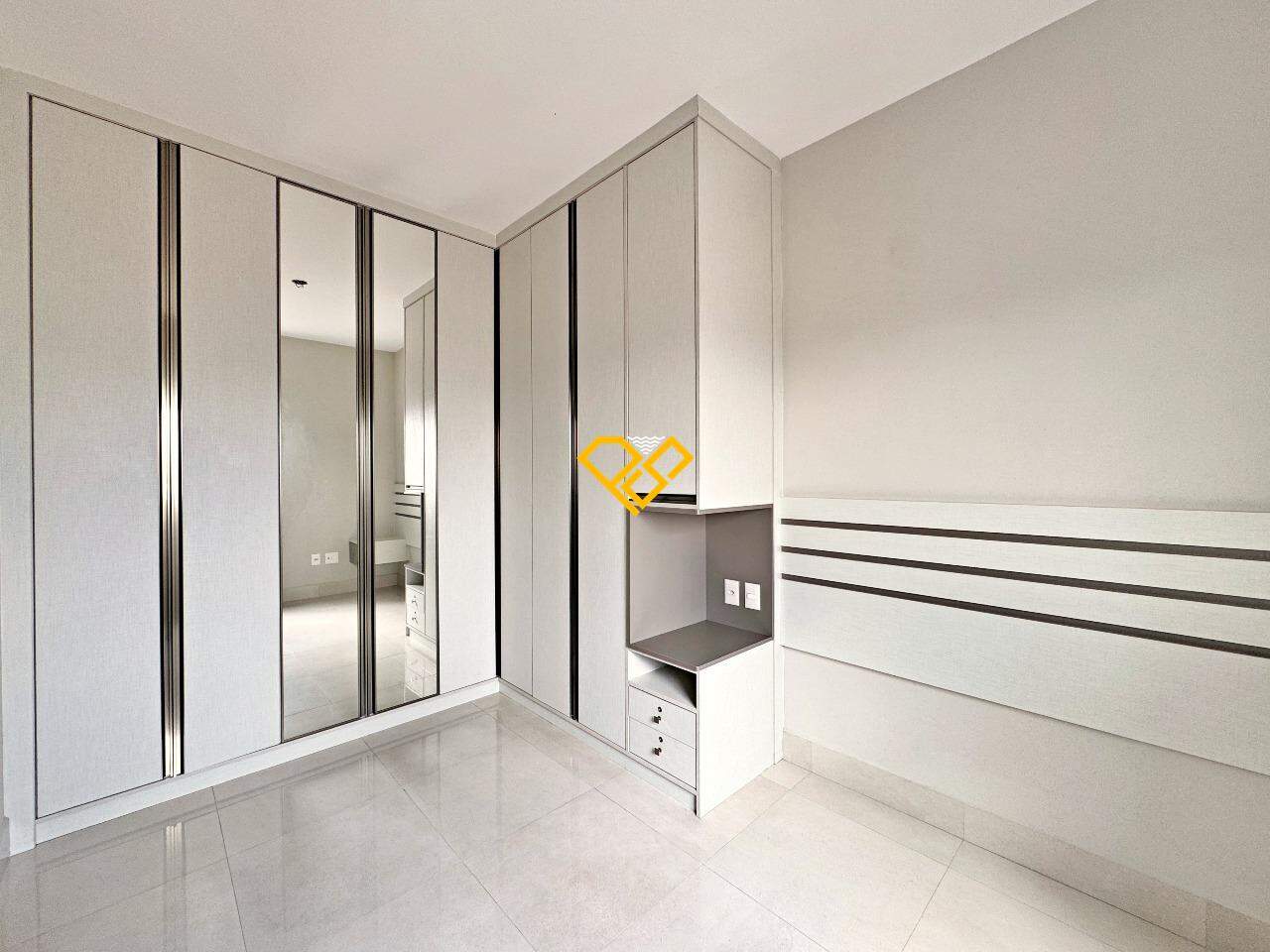 Apartamento à venda no Embaré: Dormitório - suíte