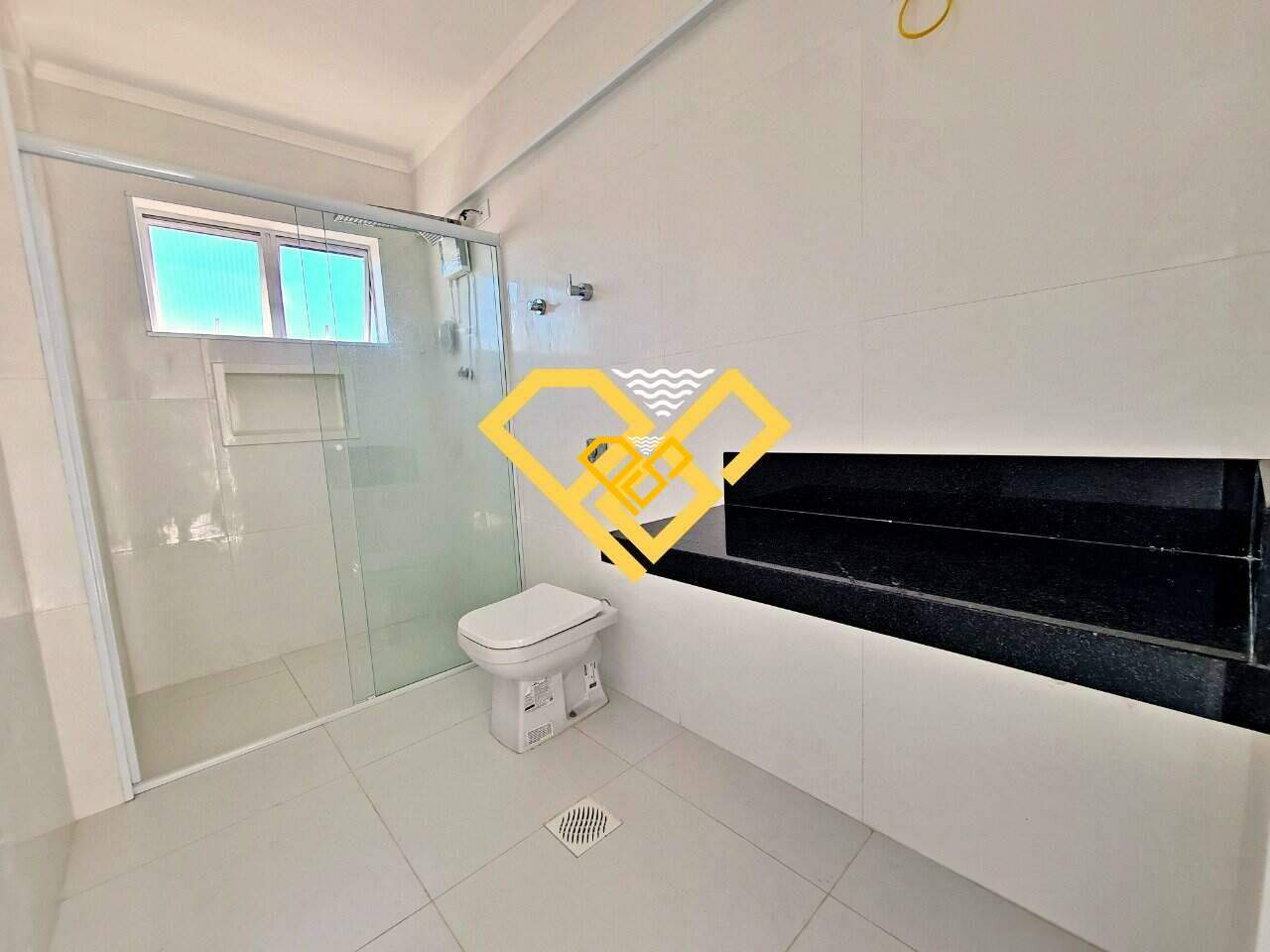 Cobertura à venda no Vila Belmiro: Banheiro do quarto superior