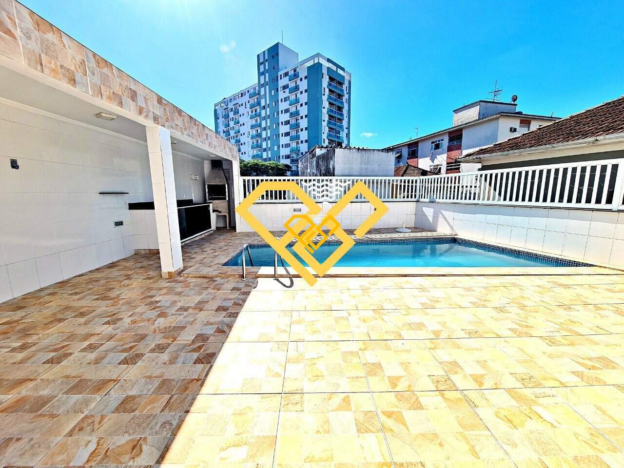 Cobertura à venda no Vila Belmiro: Piscina do condomínio com churrasqueira