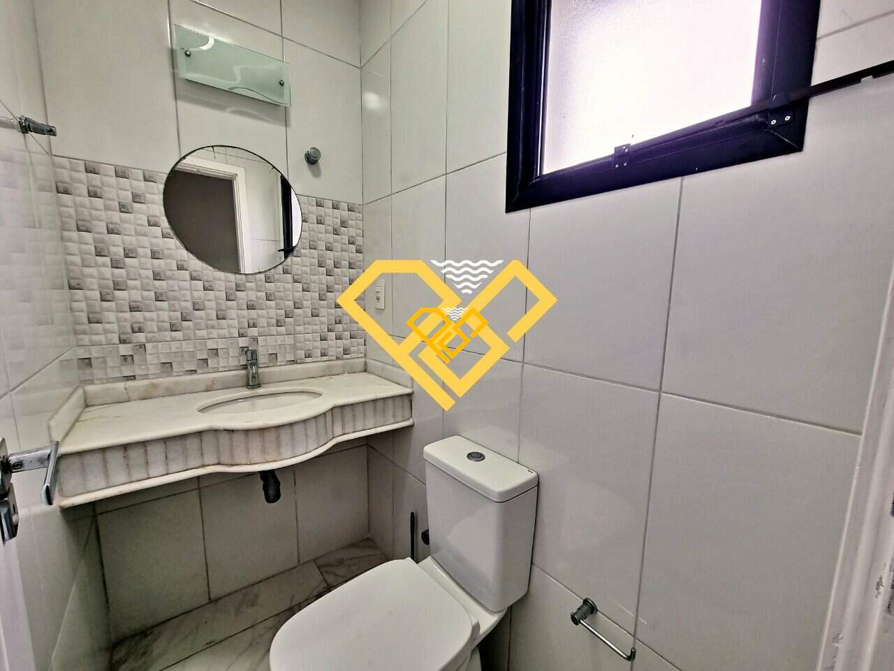 Cobertura à venda no Ponta da Praia: Lavabo