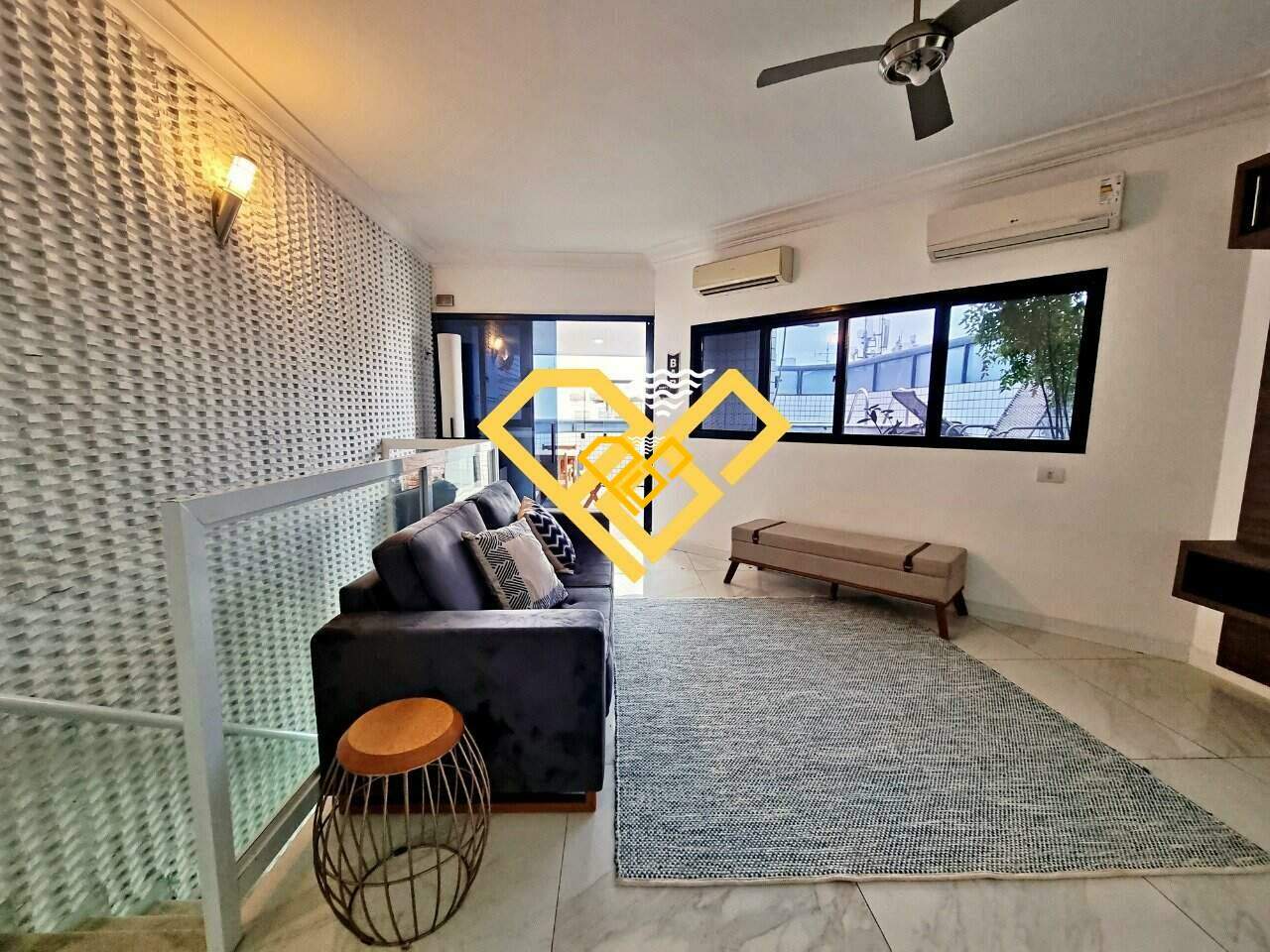 Cobertura à venda no Ponta da Praia: Sala