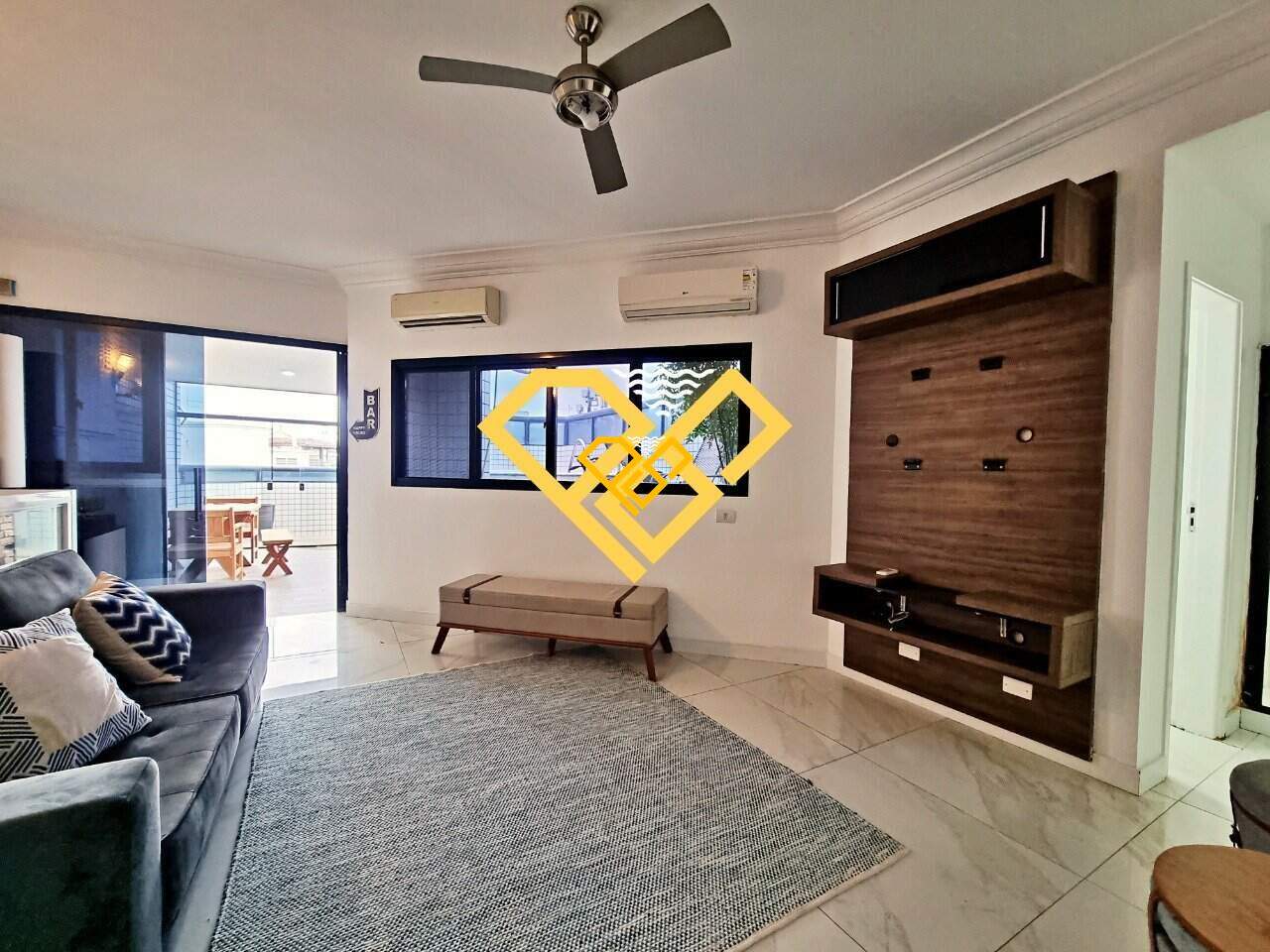 Cobertura à venda no Ponta da Praia: Sala