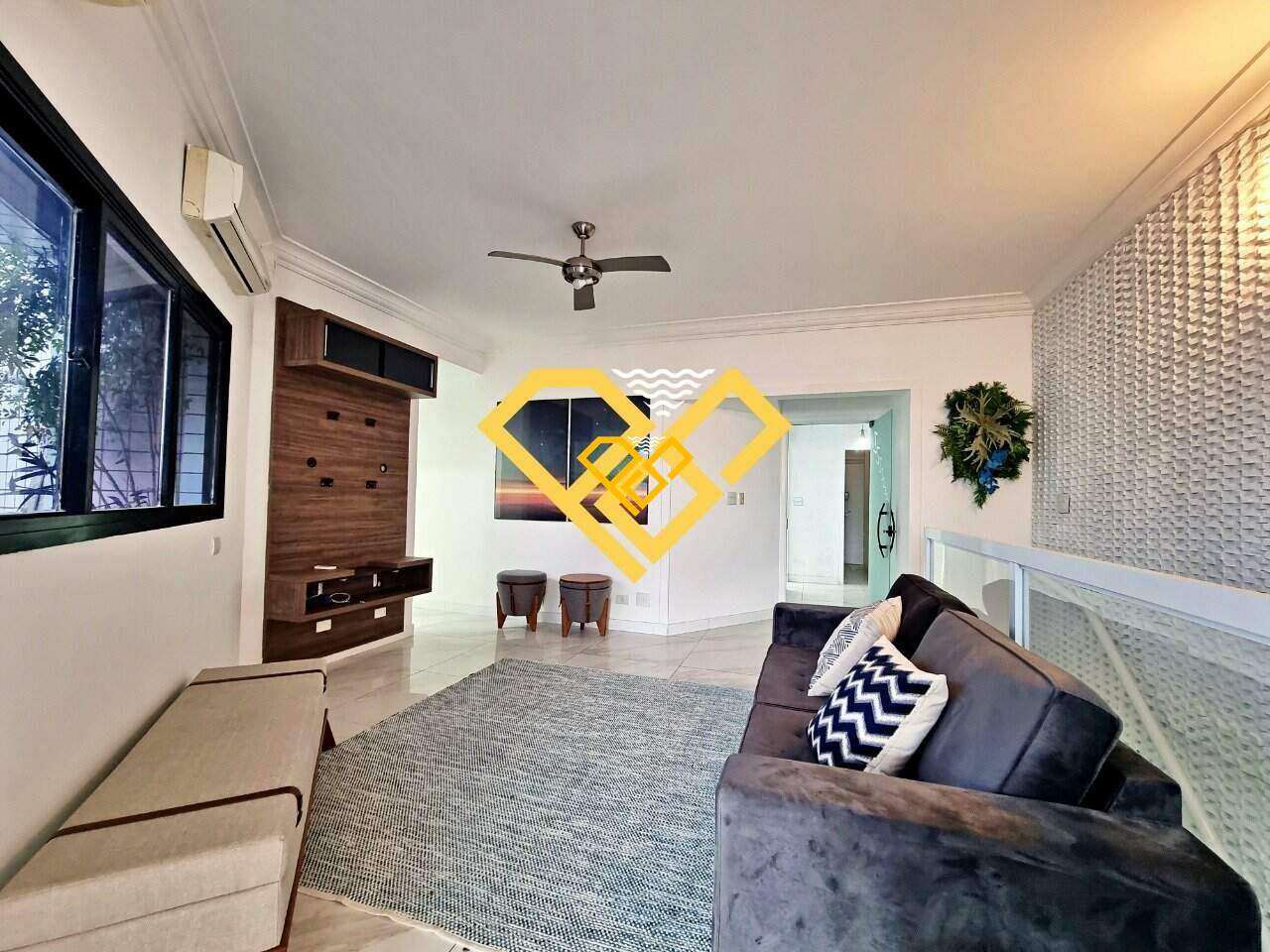 Cobertura à venda no Ponta da Praia: Sala