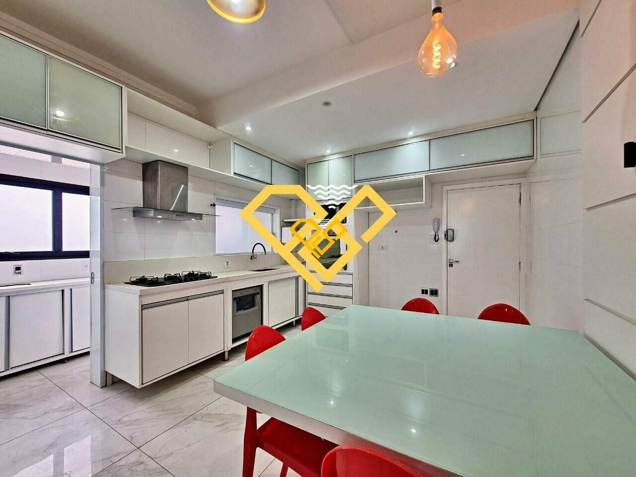 Cobertura à venda no Ponta da Praia: Cozinha