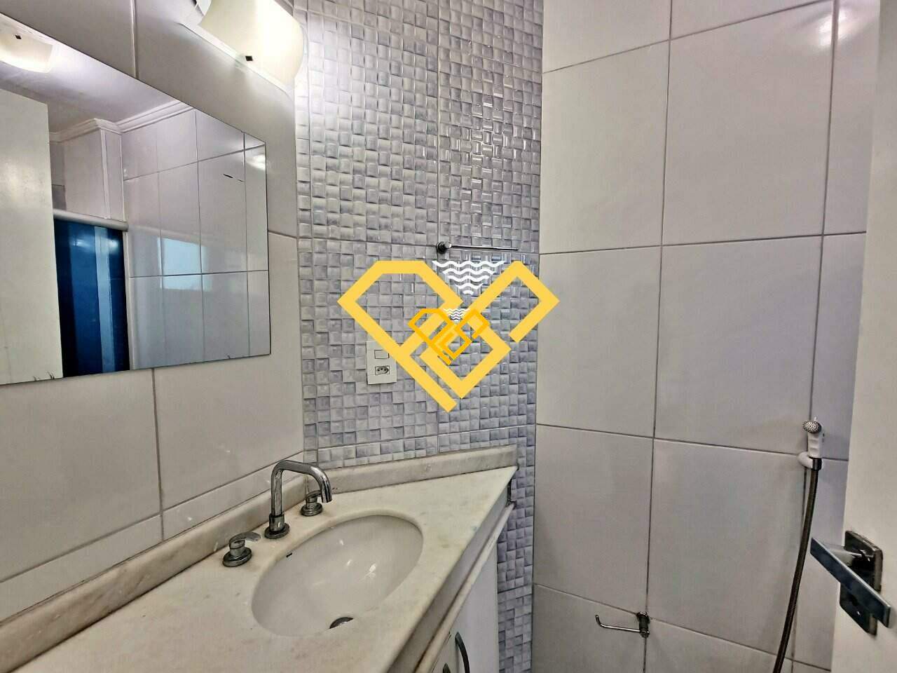 Cobertura à venda no Ponta da Praia: WC de Serviço