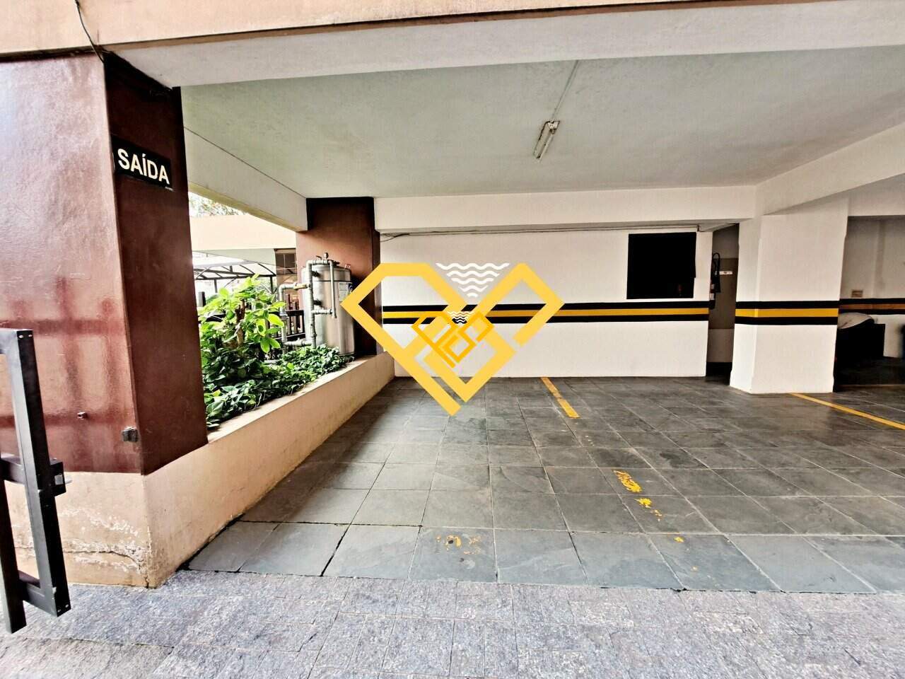 Apartamento à venda no Ponta da Praia: vaga de garagem