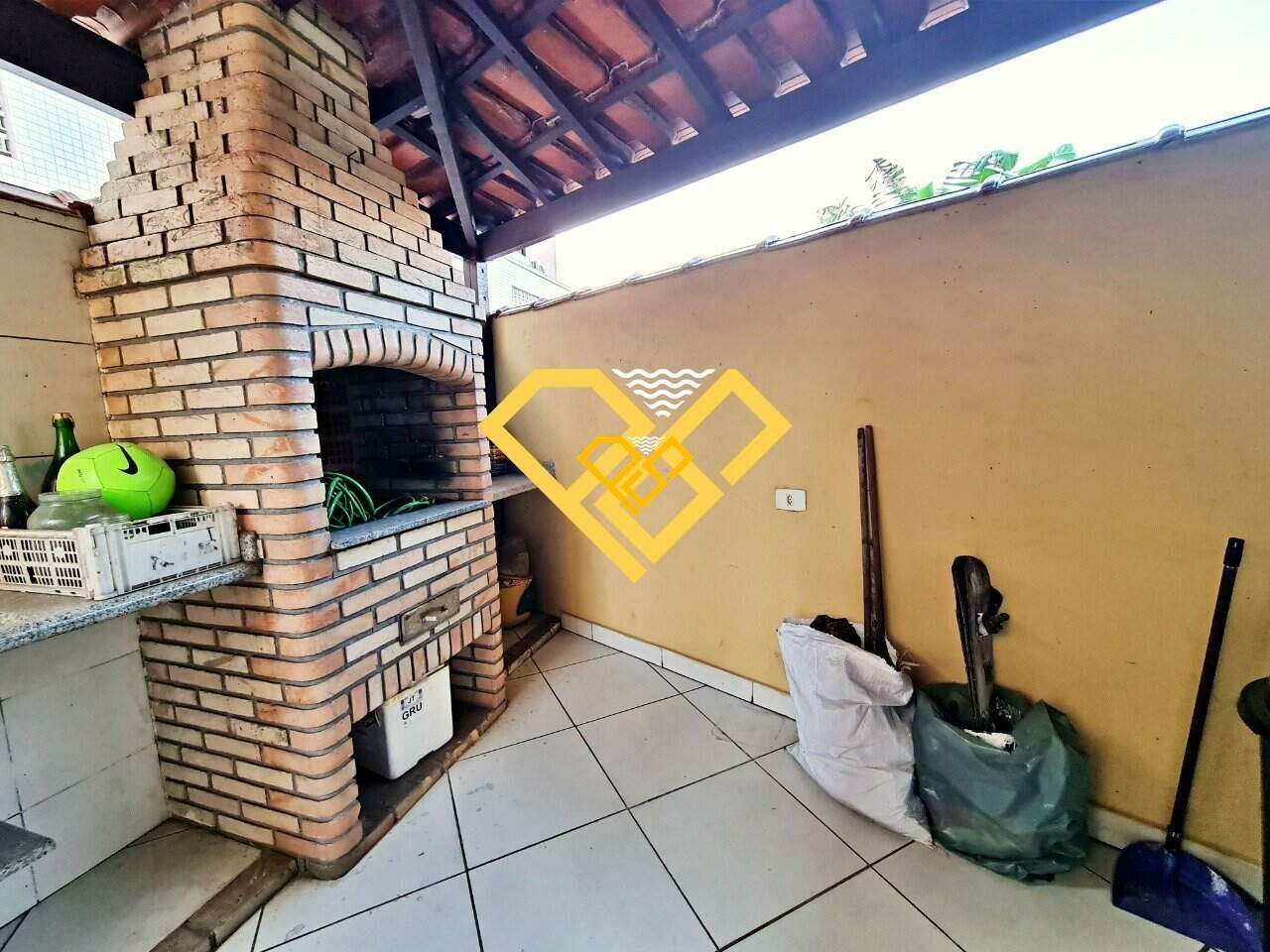 Sobreposta Baixa à venda no Ponta da Praia: Churrasqueira