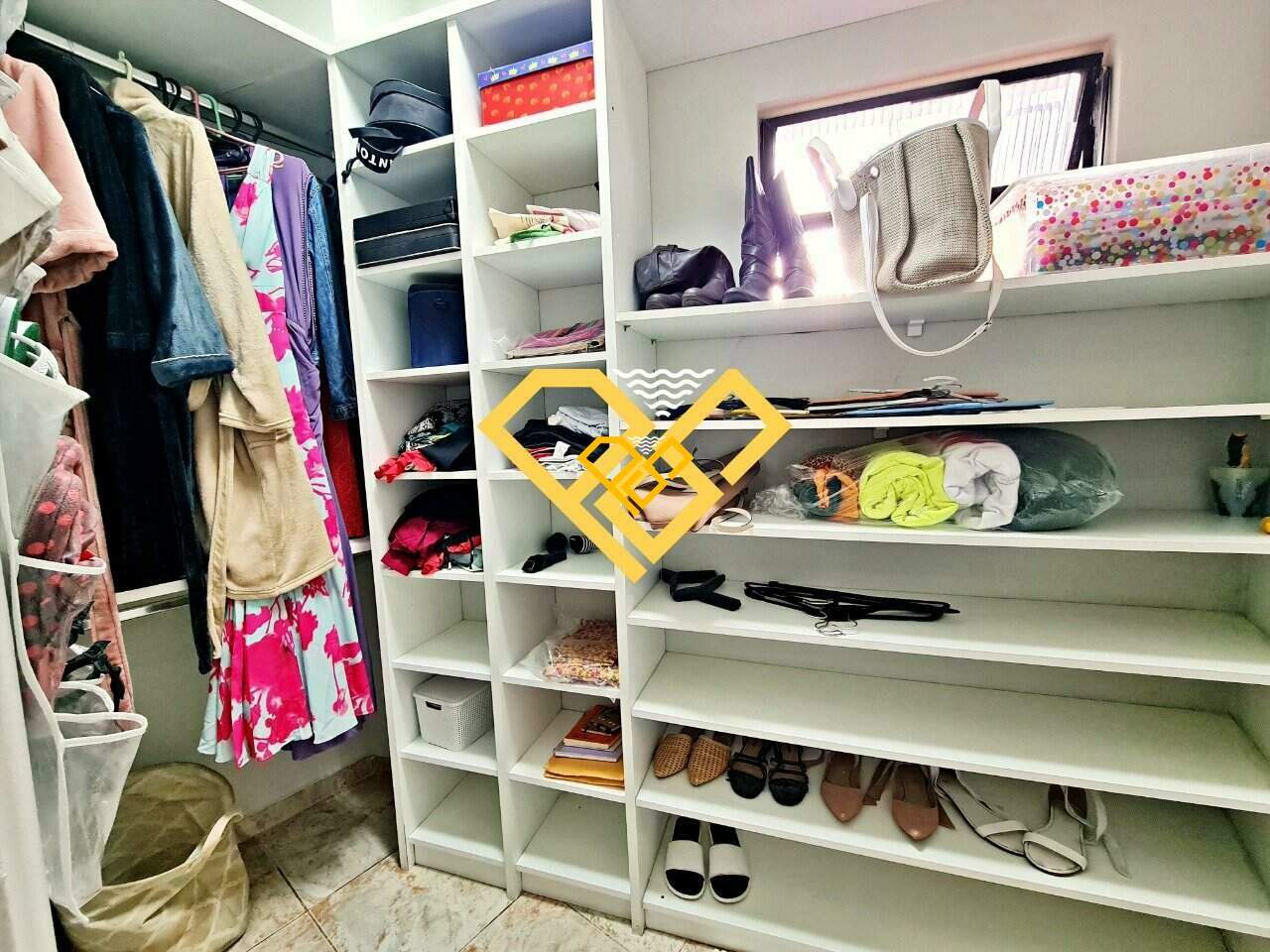 Sobreposta Baixa à venda no Ponta da Praia: Closet suite 3