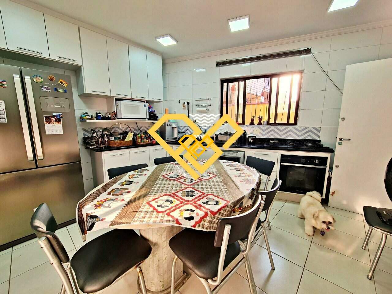 Sobreposta Baixa à venda no Ponta da Praia: Cozinha