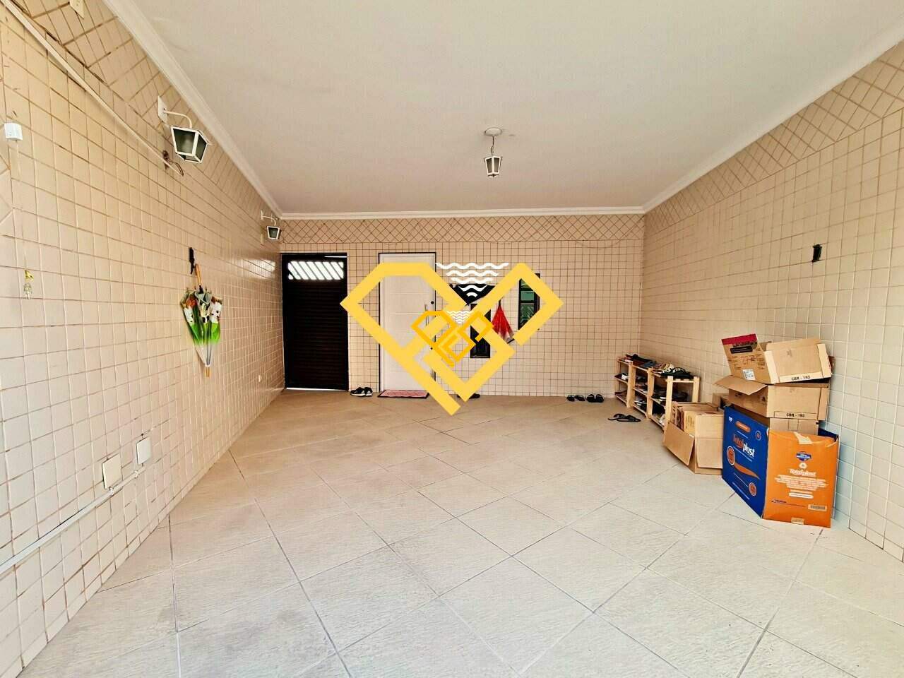 Sobreposta Baixa à venda no Ponta da Praia: Entrada
