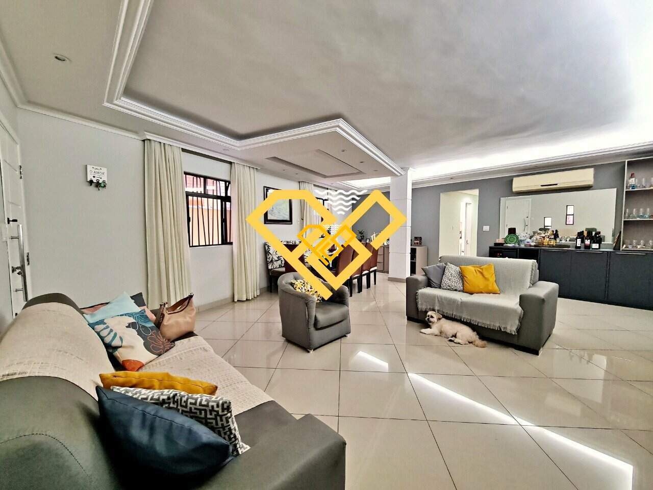 Sobreposta Baixa à venda no Ponta da Praia: Sala