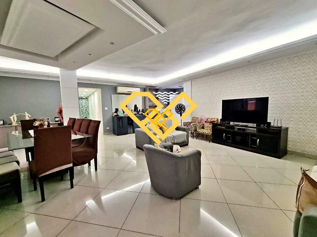 Sobreposta Baixa à venda no Ponta da Praia: Sala