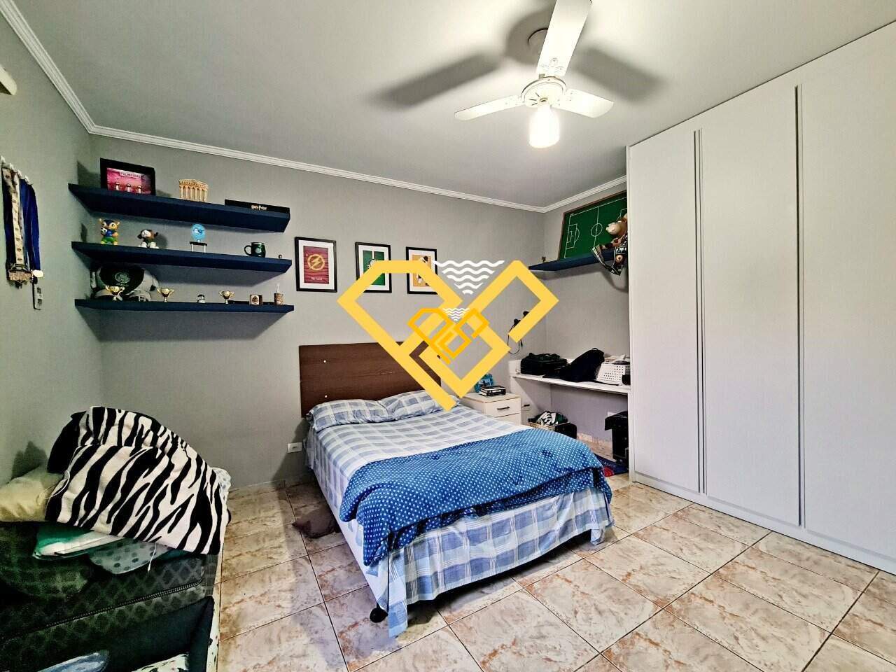Sobreposta Baixa à venda no Ponta da Praia: Suite 2