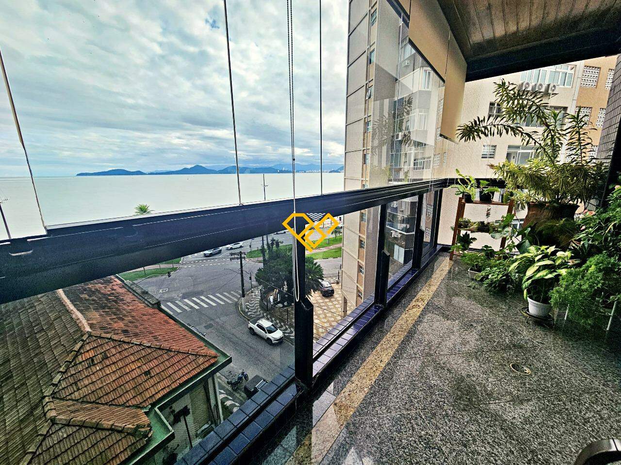 Apartamento à venda no Ponta da Praia: Varanda